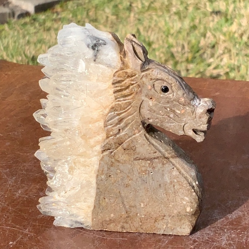 QUARTZ CRYSTAL CLUSTER HORSE
